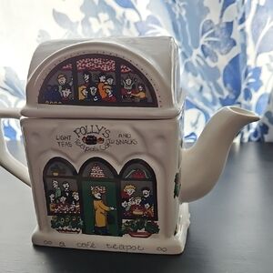 Polly's Teapot Cafe Design Ceramic Teapot - White